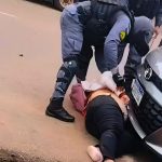 Briga de trânsito termina em tiroteio e jovem de 19 anos é baleado