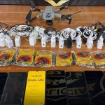 Dupla invade loja, troca itens por droga e acaba presa; perseguição termina com apreensão de entorpecente