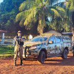 Suspeito morre ao apontar arma para policiais durante cumprimento de mandado