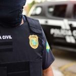 Dupla é presa por roubo, sequestro e tortura de motociclista de aplicativo