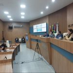 Homem embriagado invade loja com carro em marcha à ré na Vila Aurora, em Rondonópolis