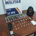 PM apreende adolescentes faccionados em flagrante com drogas, rádios e simulacro