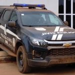 Condenada por queimar companheiro vivo é flagrada em boca de fumo com mais três tornozelados