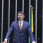 Preso rompe tornozeleira e foge durante obra do novo fórum; forças de segurança fazem buscas