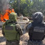 Polícia Militar prende trio de faccionados por homicídio e apreende arma e drogas