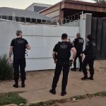 Polícia Civil apreende 444 garrafas de bebidas destiladas falsificadas em Shopping Popular