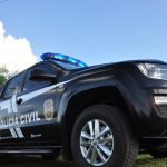 Cavalaria da PM prende três faccionados com 49 porções de entorpecentes, armas e munições