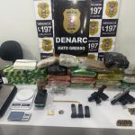 Casal é flagrado com 50 tabletes de skunk em ônibus na BR-364