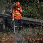 Caminhão bitrem tomba na BR-364 em Rondonópolis; motorista estava embriagado