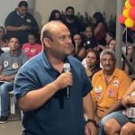 Famílias de Rondonópolis recebem cartão de benefícios em meio a mutirão de serviços