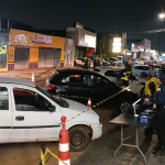 Polícia Civil prende 3 pessoas com drogas e arma de fogo dentro de veículo