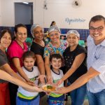 Farmácia vendia produtos vencidos e alguns remédios estavam sem preços