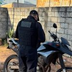 Polícia Civil cumpre 150 ordens judiciais contra alvos ligados à facção criminosa atuante em Campos de Júlio e região