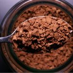 Retirada de tarifas pelos EUA impulsiona otimismo no mercado de café, mas preços seguem voláteis com clima e oferta restrita