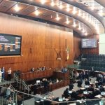 Dólar recua com foco em dados de emprego nos EUA e cenário político no Brasil