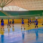 Cavalaria da PM prende dois faccionados por tráfico de drogas, apreende entorpecentes e recupera moto furtada