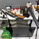 Força Tática prende homem e recupera armas e produtos roubados de chácara