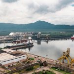 PRF apreende drogas e recupera veículo furtado