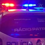 Jovem embriagado e sem habilitação capota veículo após atingir carro estacionado em Rondonópolis