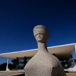 Polícia Militar prende foragido da Justiça, apreende 238 porções de drogas e munições