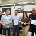 Abílio Brunini afirma que Léo Bortolin é de esquerda e diz que ex-prefeito “não tem coragem de assumir” posição ideológica em Primavera do Leste