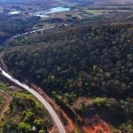 “Serviço lambão” e massa asfáltica sem qualidade: vereador Marcondes Martignago expõe falhas da Águas de Primavera em Primavera do Leste