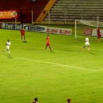 Mulher é presa por dirigir embriagada e sem habilitação após colisão no Jardim Santa Fé, em Rondonópolis