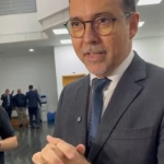 Governador Mauro Mendes defende apoio a candidato de direita em MT e reconhece força de Bolsonaro: “Ele pulou na frente das pesquisas”