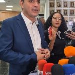 Botelho confirma convite de Janaína, mas descarta saída do União Brasil e aposta em chapa forte para 2026