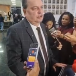 Prefeito recebe vice-governador no estande da Prefeitura durante a Farm Show