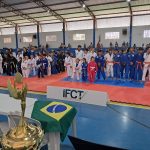 Homem tortura companheira e ameaça matá-la diante da filha de 10 anos