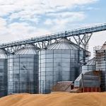 Afundamento no asfalto interdita trecho da rua Fernando Corrêa da Costa para reparos emergenciais em Rondonópolis