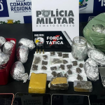PM prende três faccionados por sequestro, apreende pistola e R$1,4 mil