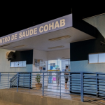 Motociclista voa após batida e é socorrido às pressas