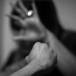 Mistério em feminicídio: polícia investiga ligação entre idoso e jovem morta em MT