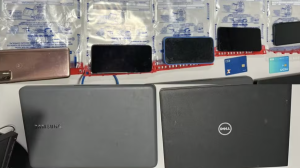 Na casa do suspeito foi apreendido diversas materias que podem conter conteúdos ilícitos em MT — Foto: Polícia Civil