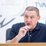 Mulher fica trancada em banheiro de escola e é resgatada por bombeiros