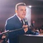 Carro pega fogo e é destruído em poucos minutos no Jardim Atlântico em Rondonópolis