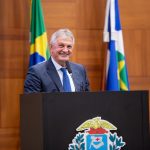 Renato Albani apresenta o espetáculo “A Ignorância É Uma Dádiva” em Rondonópolis