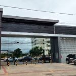 Acidente brutal: DJ é arremessado, perde parte da perna e morre após colisão