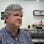 Jiboia é encontrada dentro de roda de Jeep Renegade no centro de Rondonópolis