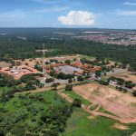 Com apoio aéreo, operação cumpre mandados e mira grupo criminoso em MT