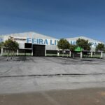 Foragido atira contra policiais e foge, mas deixa 85 tabletes de maconha e arsenal para trás
