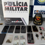 Polícia Militar prende dupla e recupera caminhonete roubada em propriedade rural