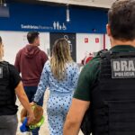 Foragida por homicídio é presa ao procurar delegacia para denunciar agressão em MT