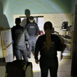 Caminhonete furtada é encontrada dentro de córrego às margens do Anel Viário, em Rondonópolis