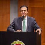 Thiago Silva garante livros acessíveis para pessoas com deficiência visual em bibliotecas de MT