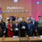 Dr.José Felipe homenageia oito personalidades durante sessão solene da Câmara