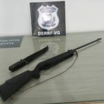 PM prende dois suspeitos com revólver enterrado no quintal e drogas em Feliz Natal