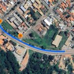 Jovem de 18 anos morre após moto com três ocupantes bater em poste na MT-251